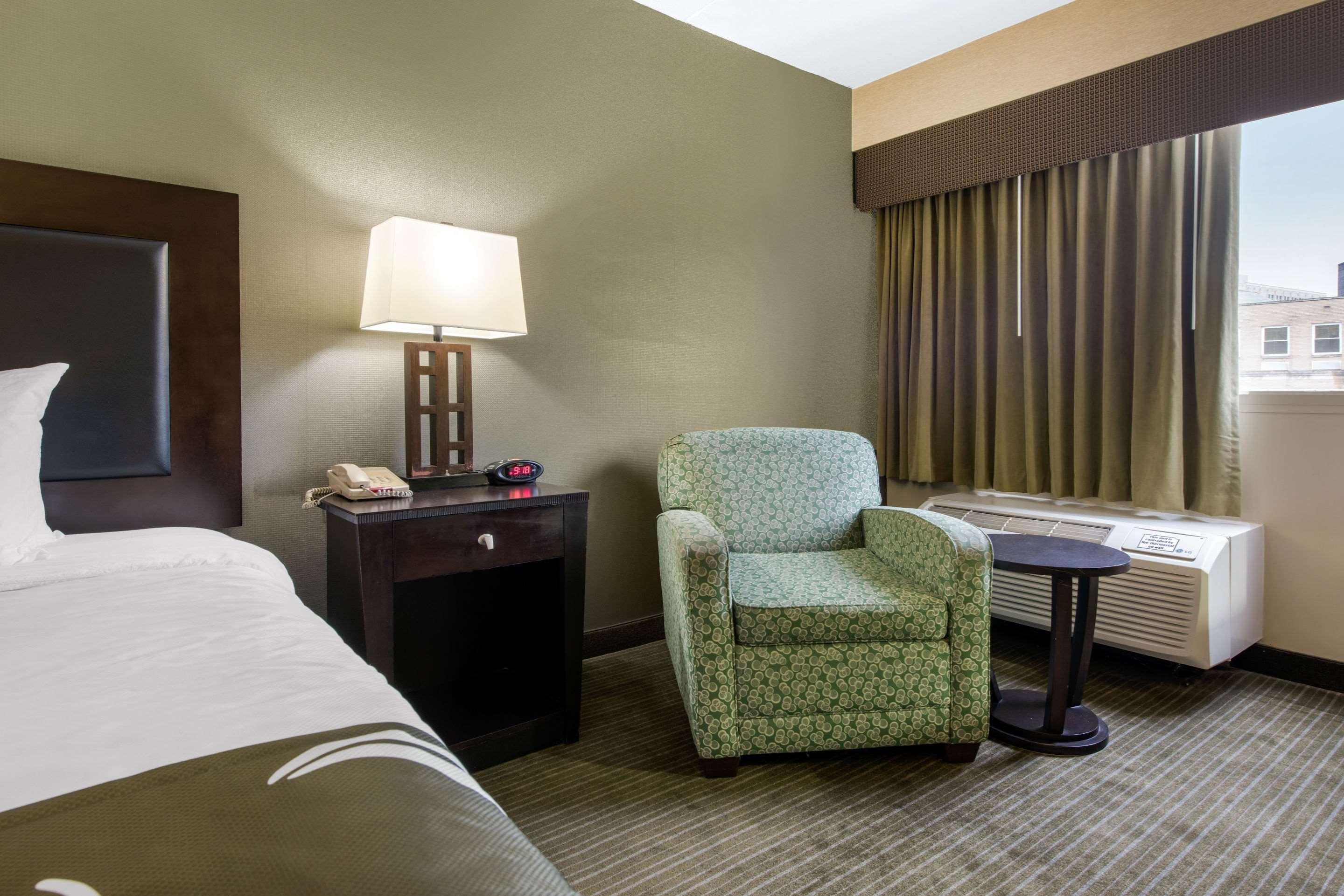 Quality Inn & Suites Charleston - Civic Center Ngoại thất bức ảnh