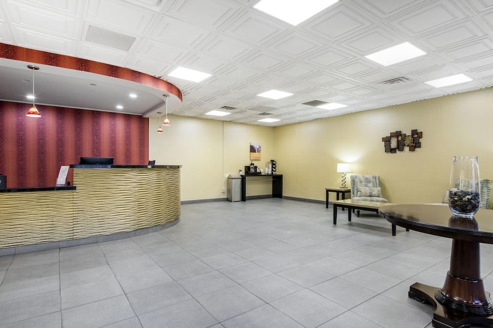 Quality Inn & Suites Charleston - Civic Center Ngoại thất bức ảnh