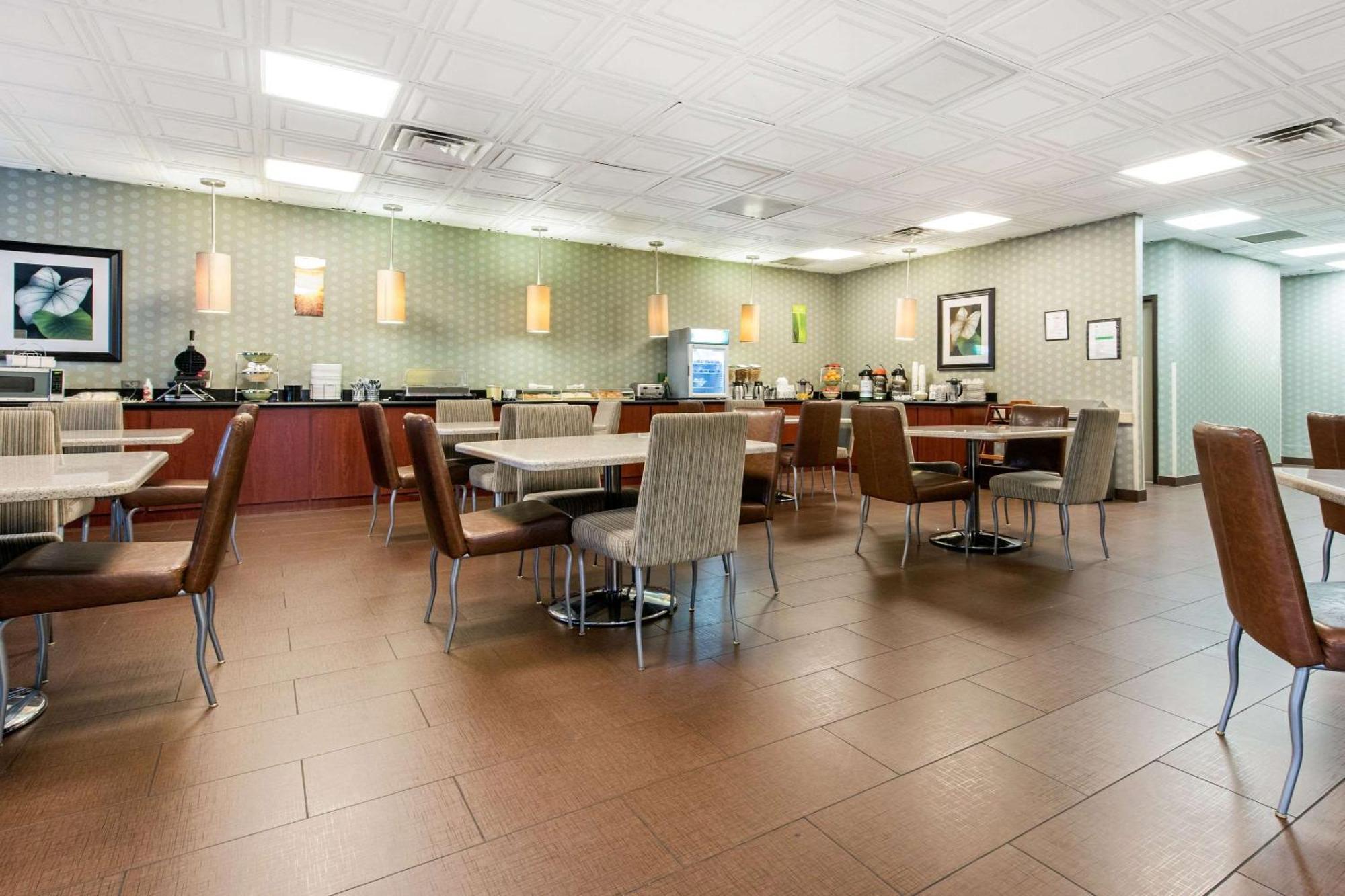 Quality Inn & Suites Charleston - Civic Center Ngoại thất bức ảnh