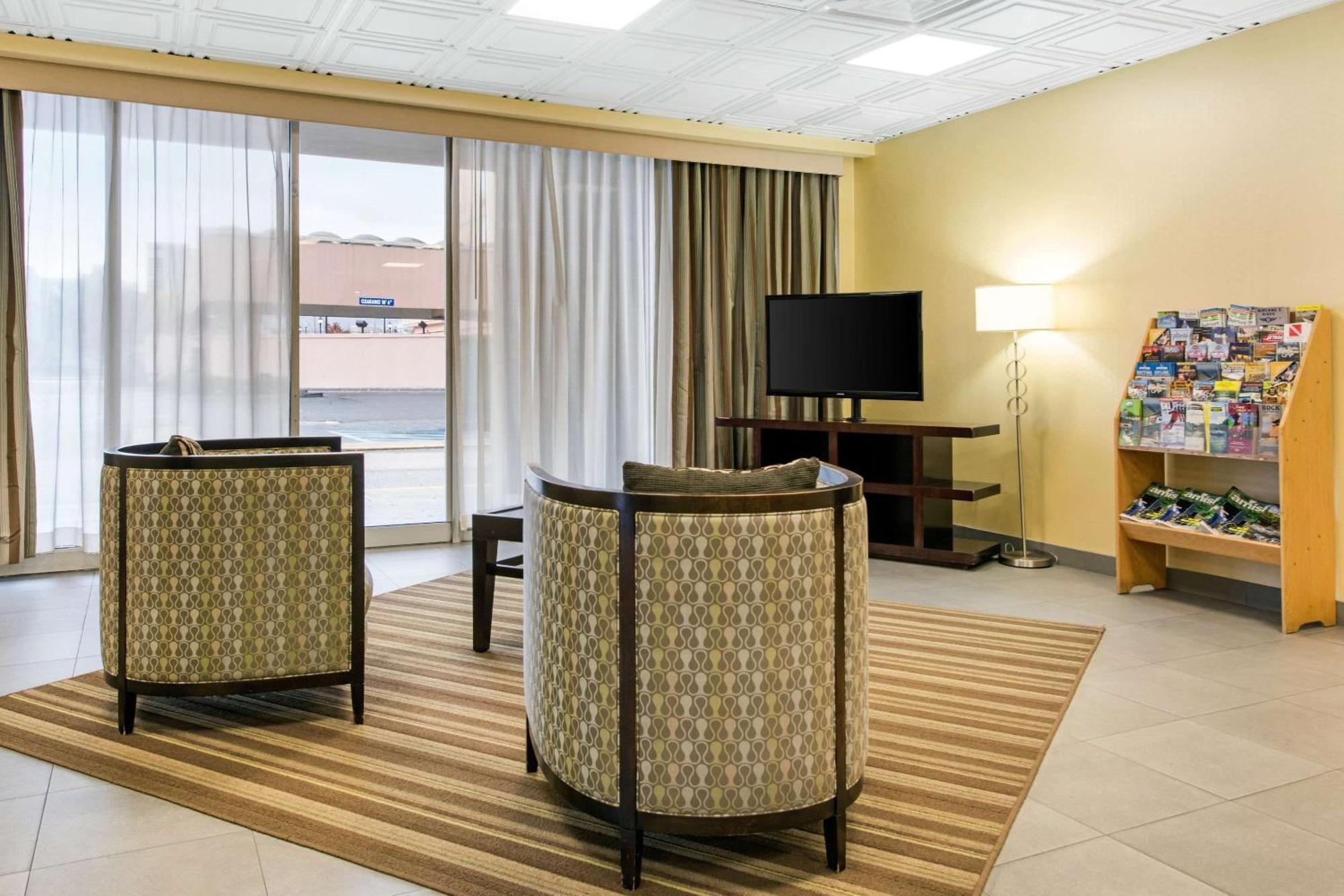 Quality Inn & Suites Charleston - Civic Center Ngoại thất bức ảnh