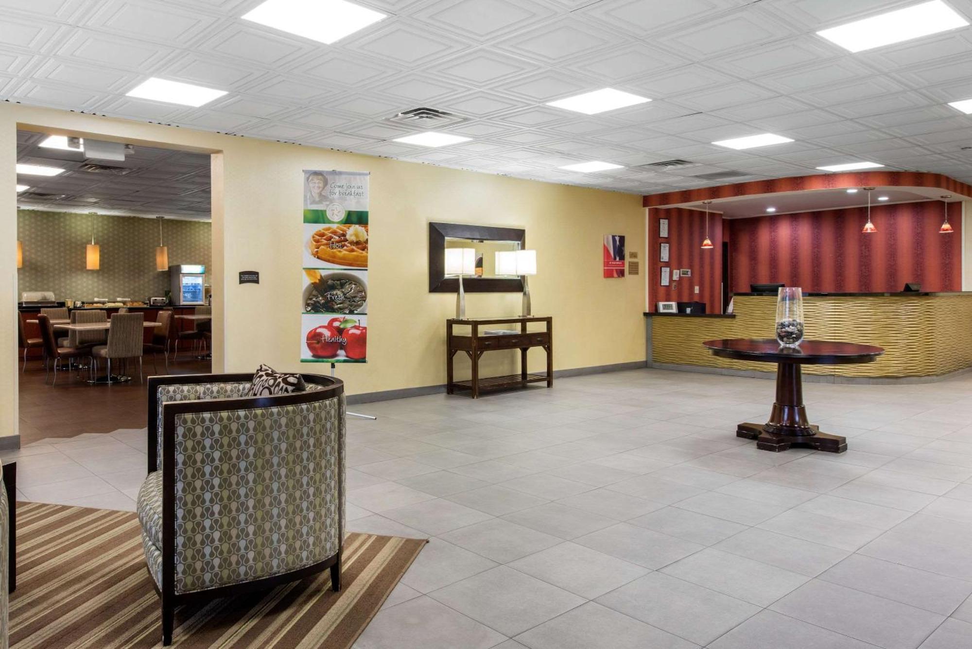 Quality Inn & Suites Charleston - Civic Center Ngoại thất bức ảnh