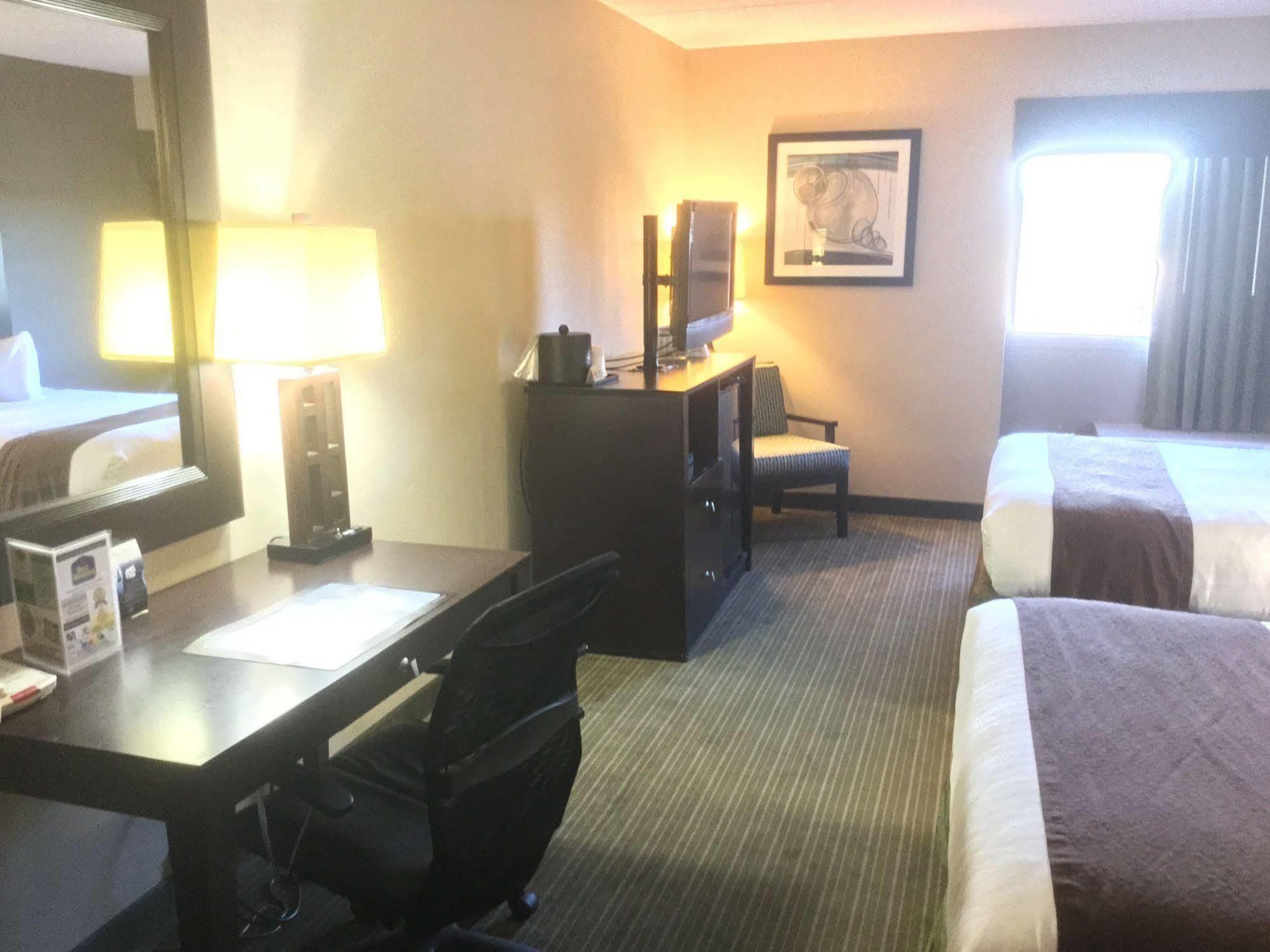 Quality Inn & Suites Charleston - Civic Center Ngoại thất bức ảnh